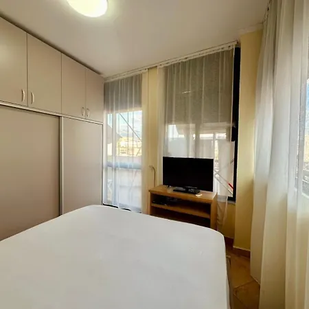 Appartement Alba 2 *
